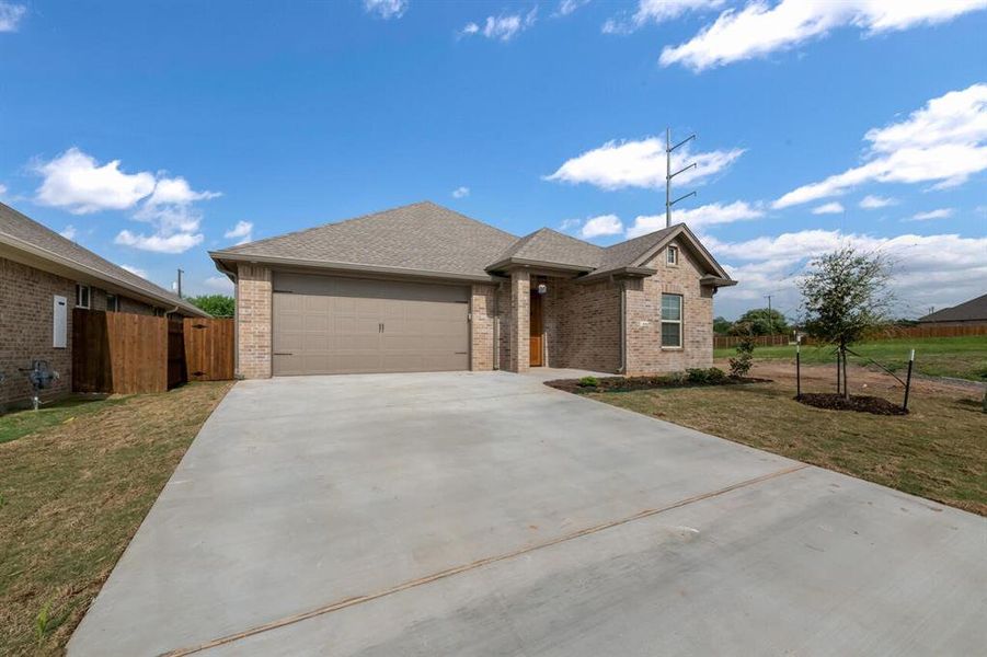 Front exterior of a new home in , Hewitt, TX, highlighting curb appeal (Image 2). Front exterior of a new home in , Hewitt, TX, highlighting curb appeal (Image 2).