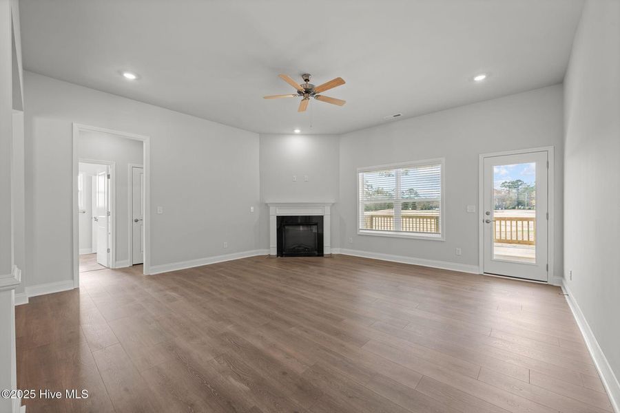 Spacious, unfurnished interior of a new home in Fairfield Harbour, New Bern (Image 20). Spacious, unfurnished interior of a new home in Fairfield Harbour, New Bern (Image 20).