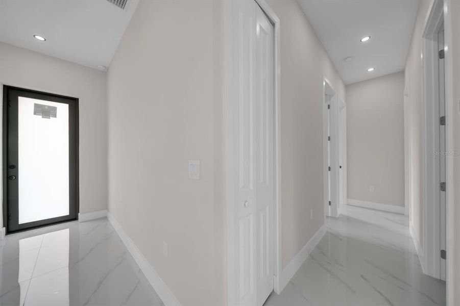 Spacious, unfurnished interior of a new home in , Lehigh Acres (Image 18).