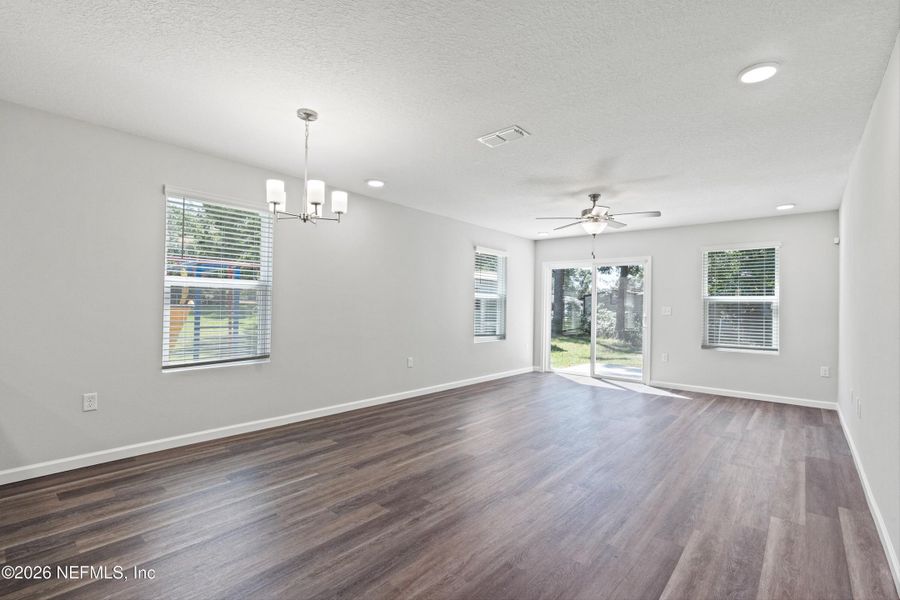 Spacious, unfurnished interior of a new home in , Jacksonville (Image 9).