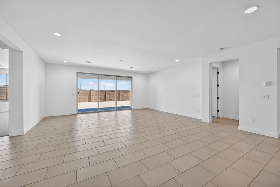 Spacious, unfurnished interior of a new home in Artisan at Asante, Surprise (Image 19).