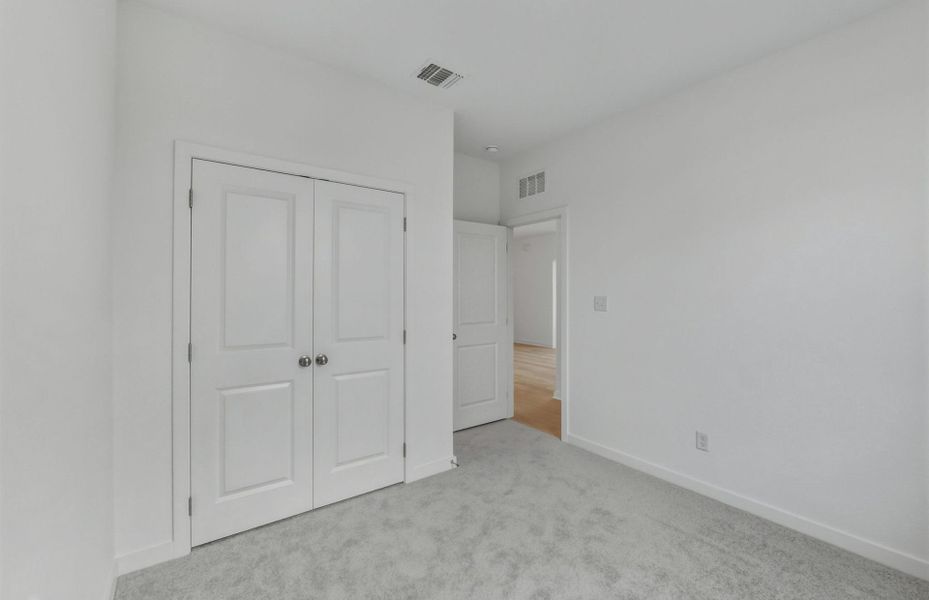 Spacious, unfurnished interior of a new home in Larson Crossing, Elgin (Image 13).