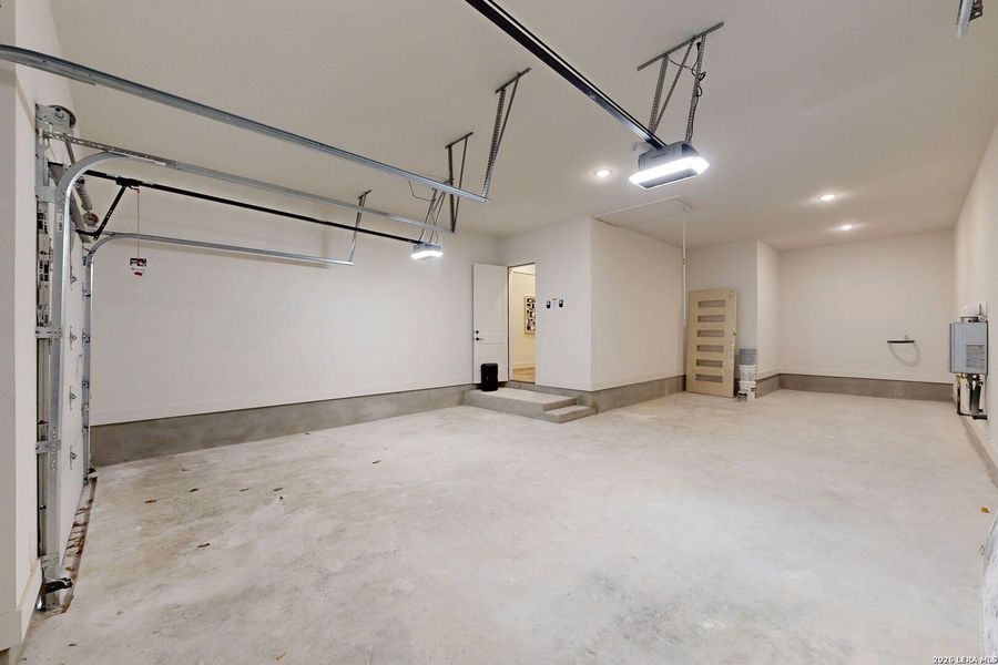 Spacious, unfurnished interior of a new home in , New Braunfels (Image 36).