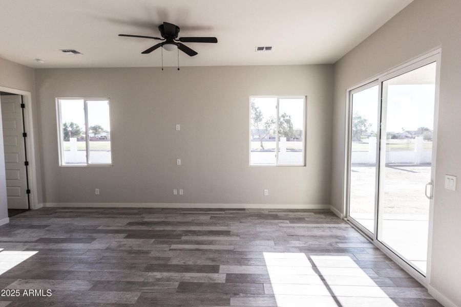 IMG_0643 (1) IMG_0643 (1)