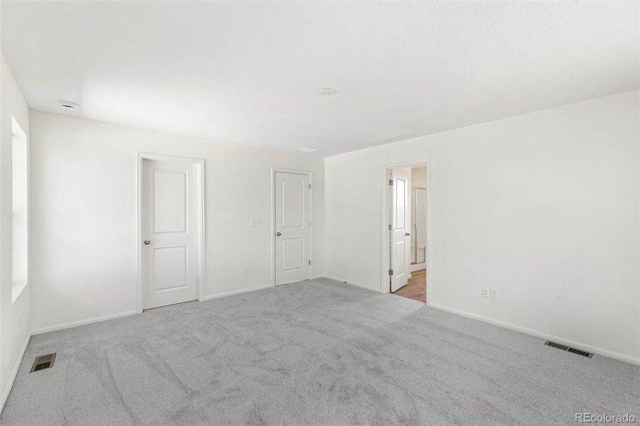 Spacious, unfurnished interior of a new home in , Aurora (Image 23).