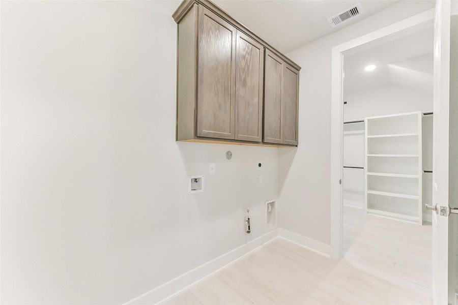 Spacious, unfurnished interior of a new home in , Texas City (Image 24).