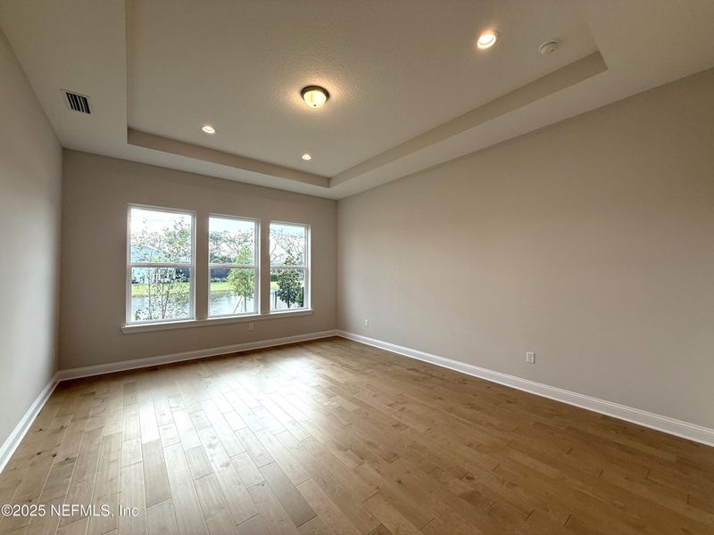 Spacious, unfurnished interior of a new home in Madeira, St. Augustine (Image 16).