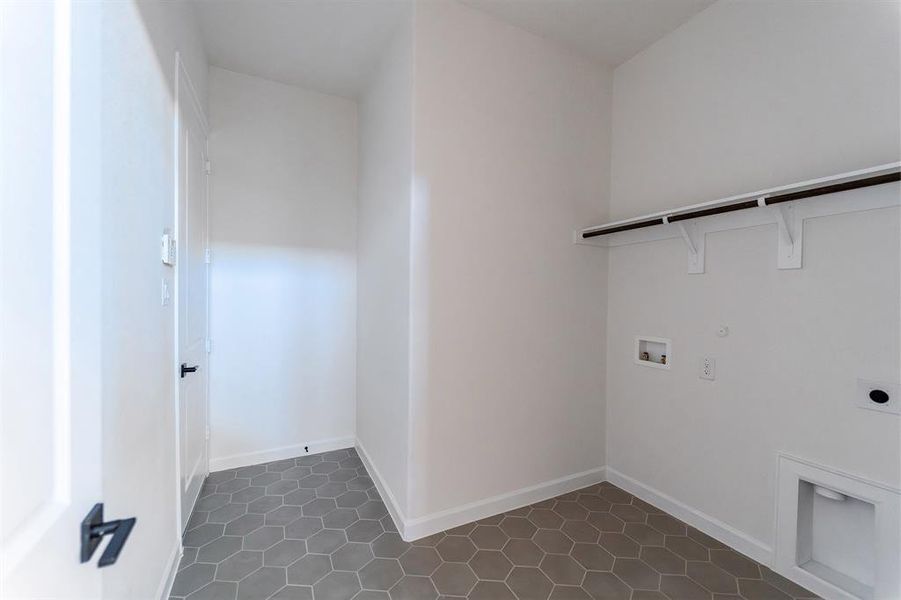 Spacious, unfurnished interior of a new home in Sonoma Verde, Rockwall (Image 25).