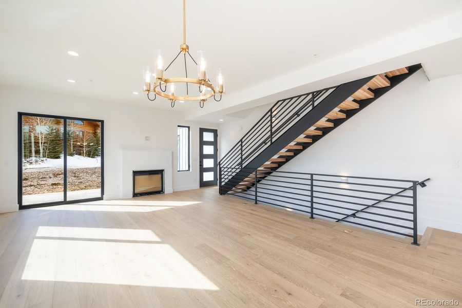 Spacious, unfurnished interior of a new home in , Winter Park (Image 26).