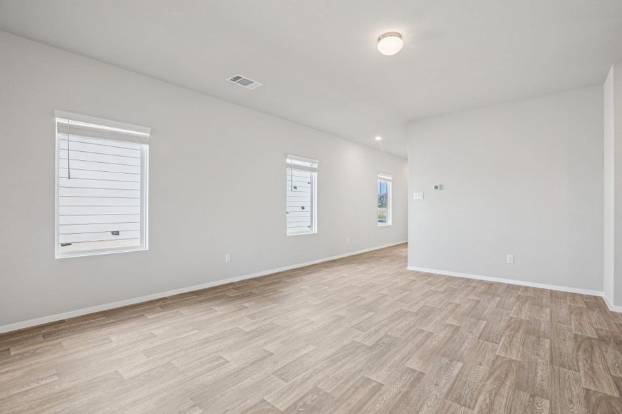 Spacious, unfurnished interior of a new home in Cascade, Liberty Hill (Image 29).