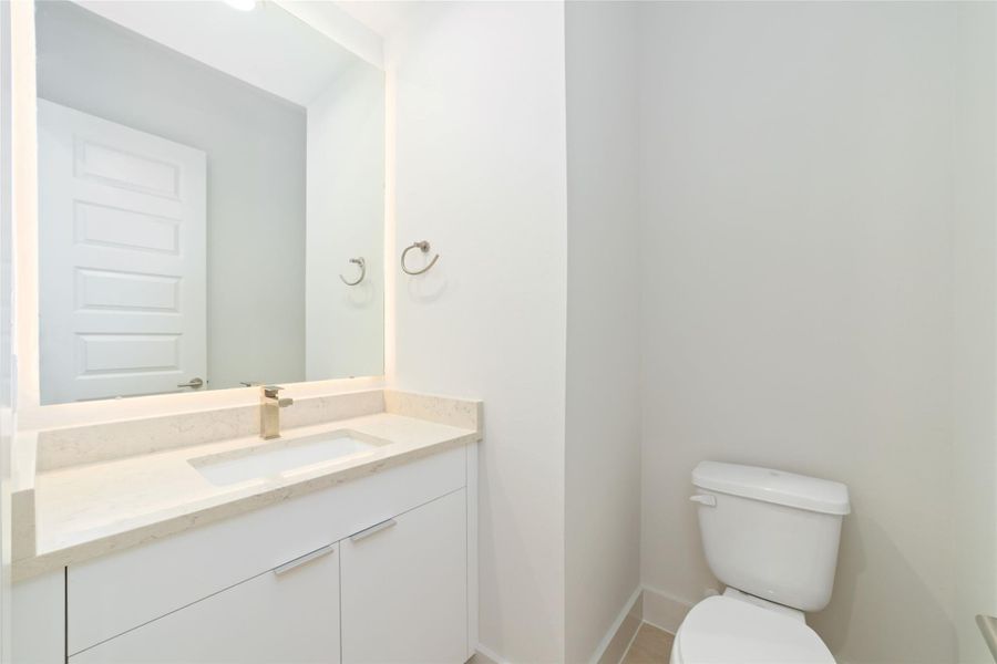 Furnished interior view inside a new home in Alicante, Houston (Image 13).