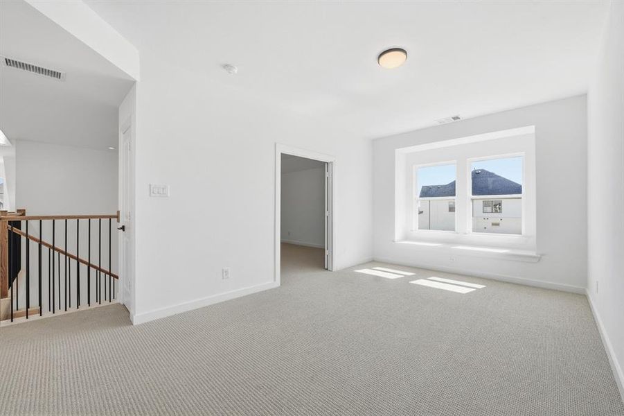 Spacious, unfurnished interior of a new home in Tavolo Park, Fort Worth (Image 27).