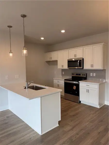 Furnished interior view inside a new home in , Cartersville (Image 9).