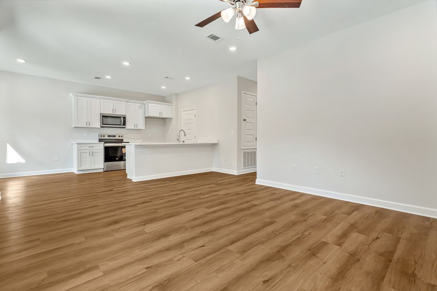 Spacious, unfurnished interior of a new home in , Crestview (Image 21).