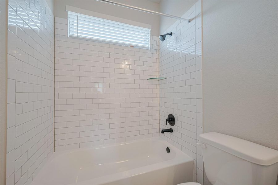 Close-up of interior finishes inside a home in La Segarra, Brookshire (Image 20).