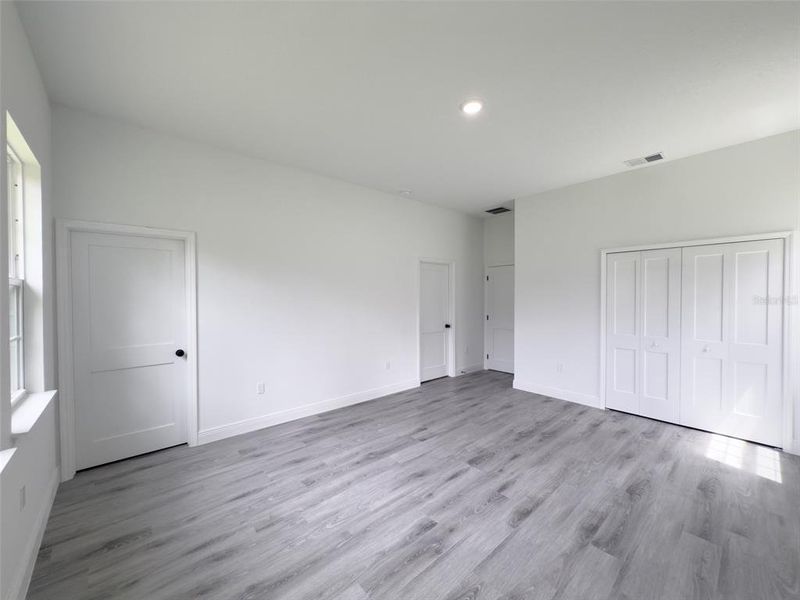Spacious, unfurnished interior of a new home in , Ocala (Image 29).