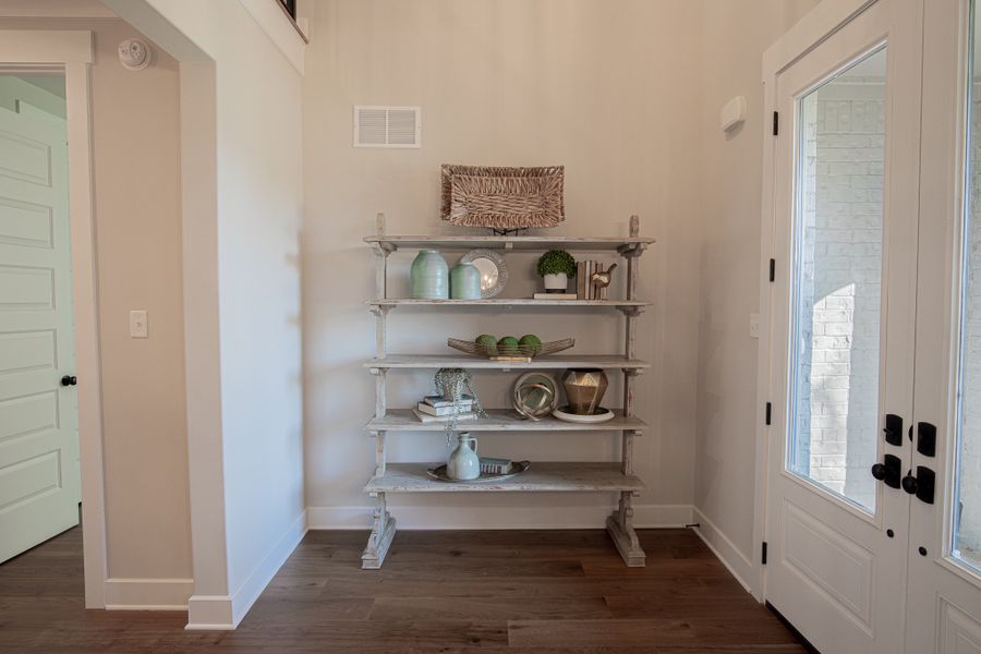 Representative furnished interior of a home built from the Huntington by Grant & Co in White Oak, Arlington (Image 16).