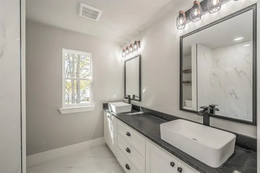 Furnished interior view inside a new home in , Alvarado (Image 6).