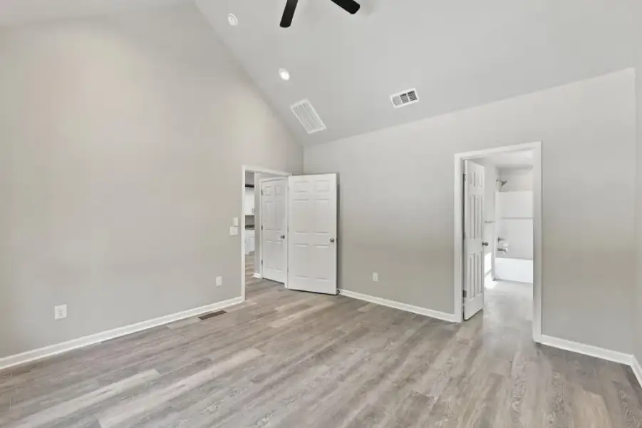 Spacious, unfurnished interior of a new home in , Lula (Image 14).