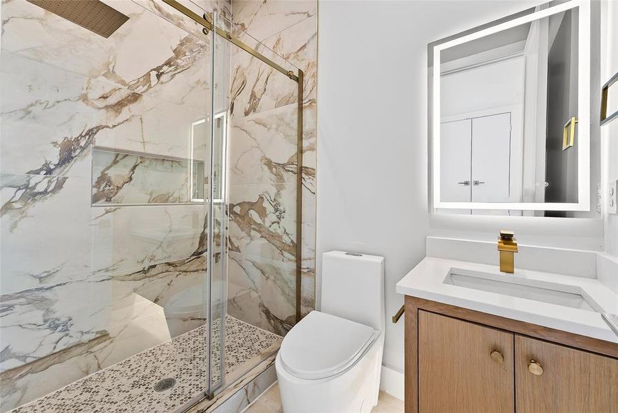 Furnished interior view inside a new home in , Richardson (Image 12).