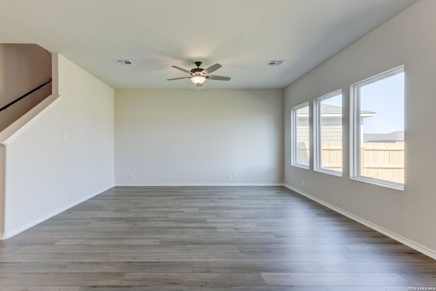 Spacious, unfurnished interior of a new home in Hennersby Hollow, San Antonio (Image 13).