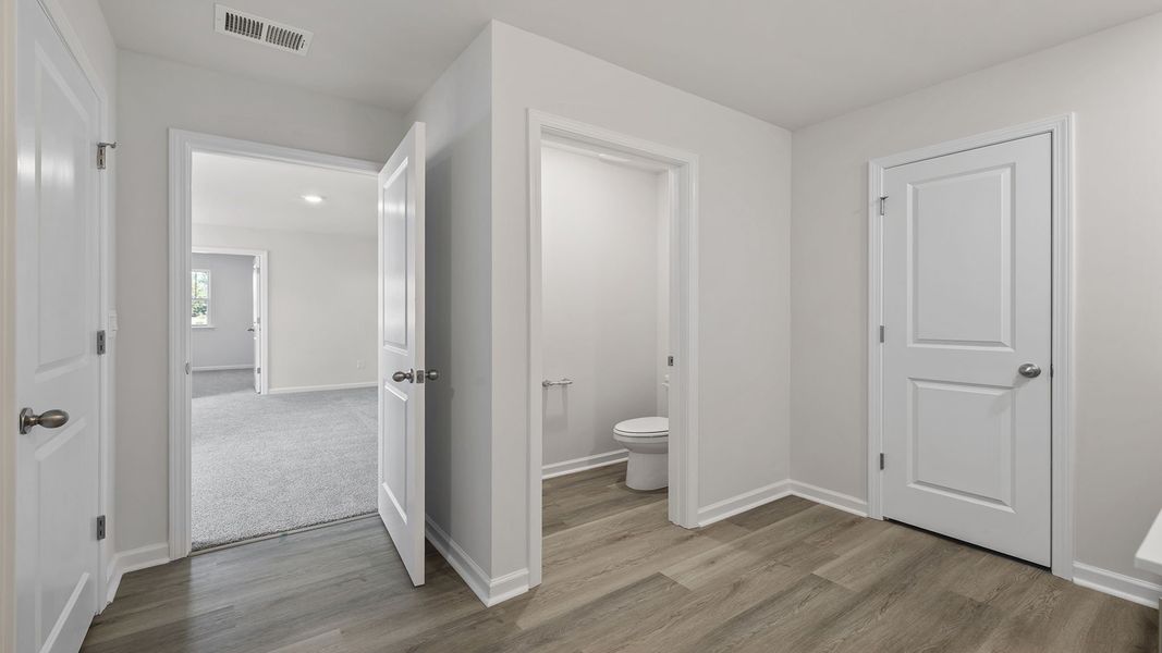 Spacious, unfurnished interior of a new home in Cloverdale Hills, Piedmont (Image 29).