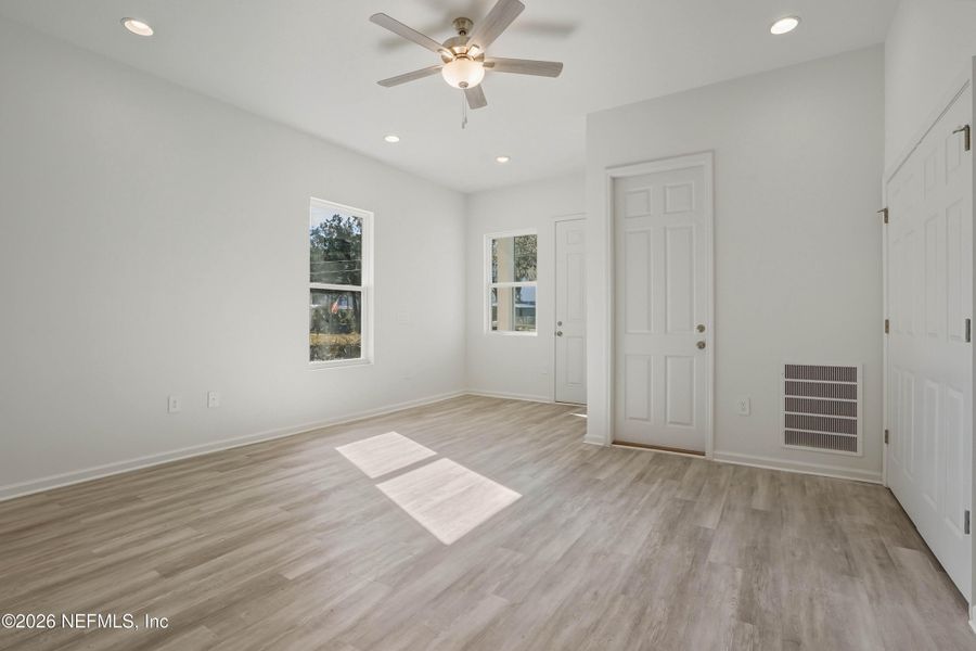 Spacious, unfurnished interior of a new home in , Jacksonville (Image 16).