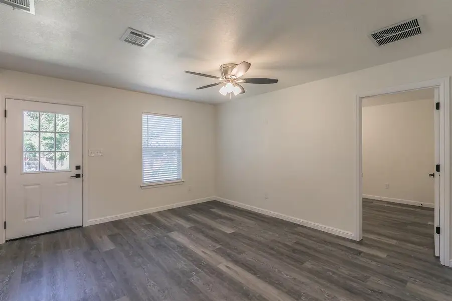 Spacious, unfurnished interior of a new home in , Alvarado (Image 15).