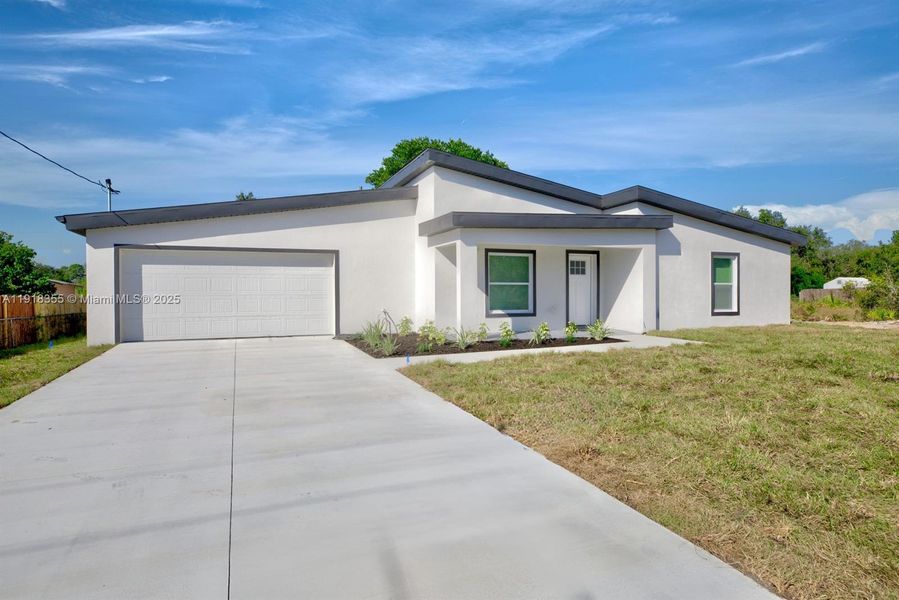 Front exterior of a new home in , Avon Park, FL, highlighting curb appeal (Image 26).