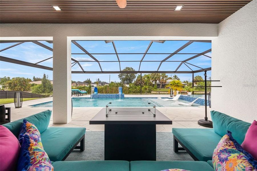 Exterior details and patio area of a home in , Cape Coral (Image 26).