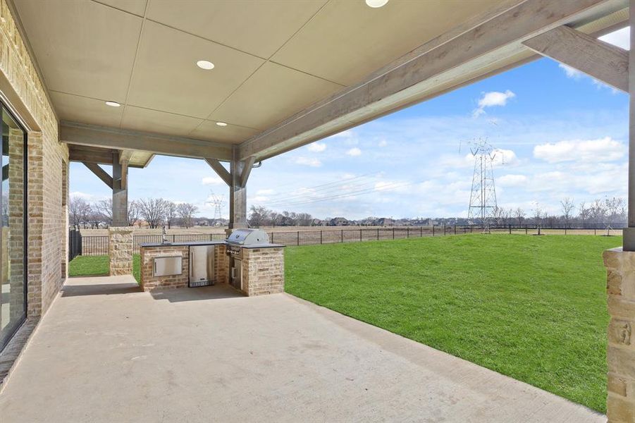 Exterior details and patio area of a home in Dean Farms, Lucas (Image 3).
