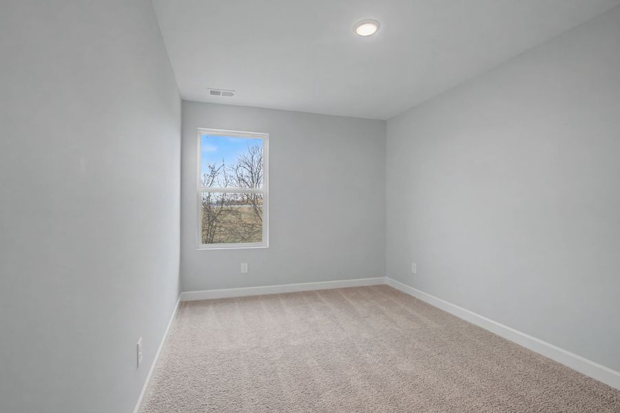 Spacious, unfurnished interior of a new home in Oxford Station, Gallatin (Image 36).