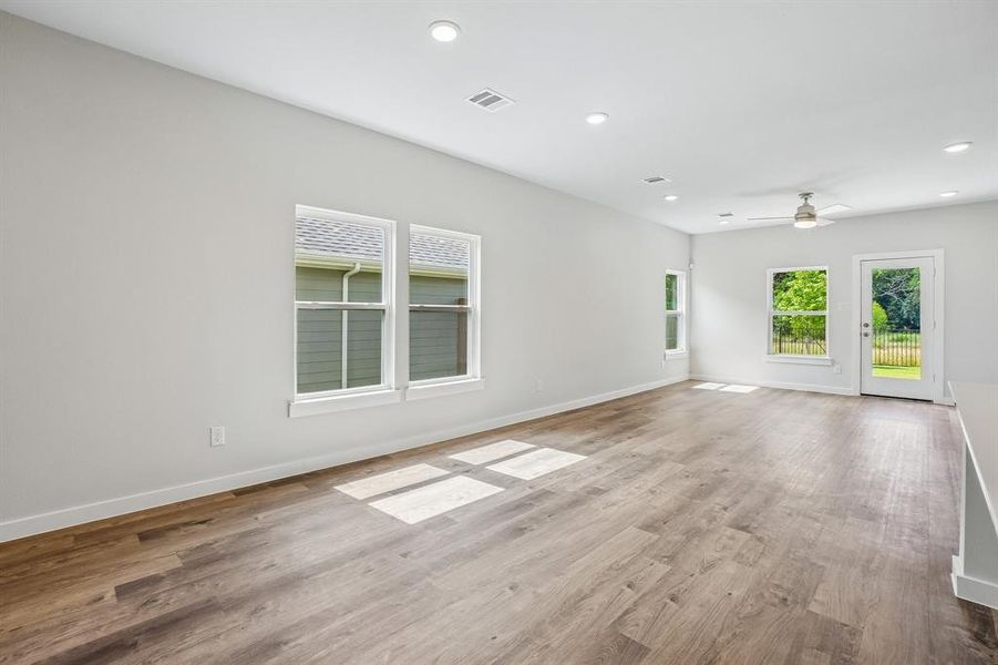 Spacious, unfurnished interior of a new home in Ambergrove, Royse City (Image 14).