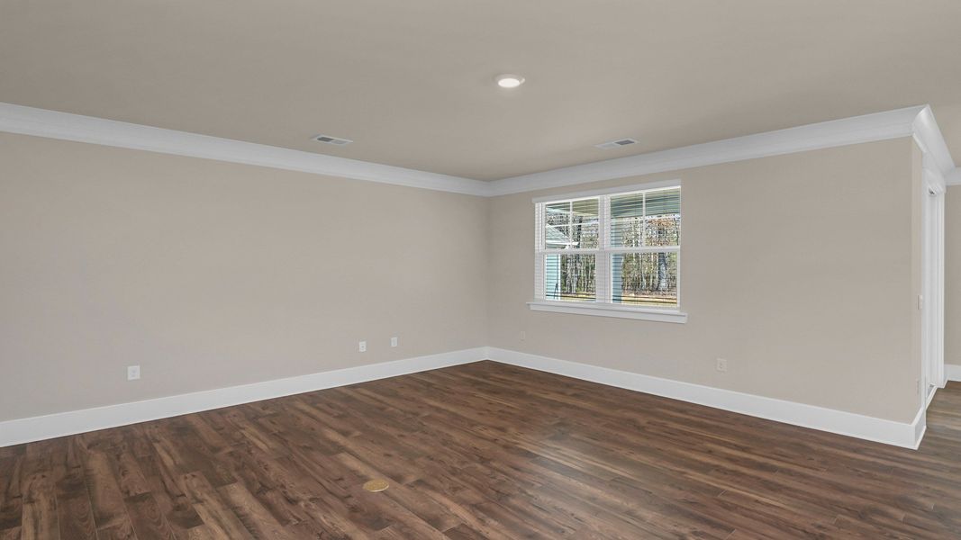 Spacious, unfurnished interior of a new home in Cross Creek, Lexington (Image 20).