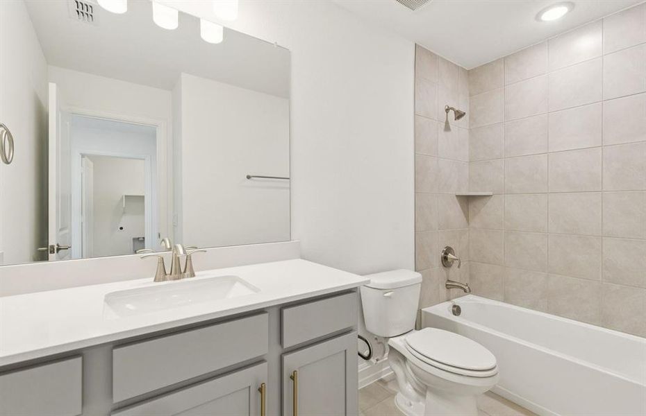 Spacious secondary bathroom