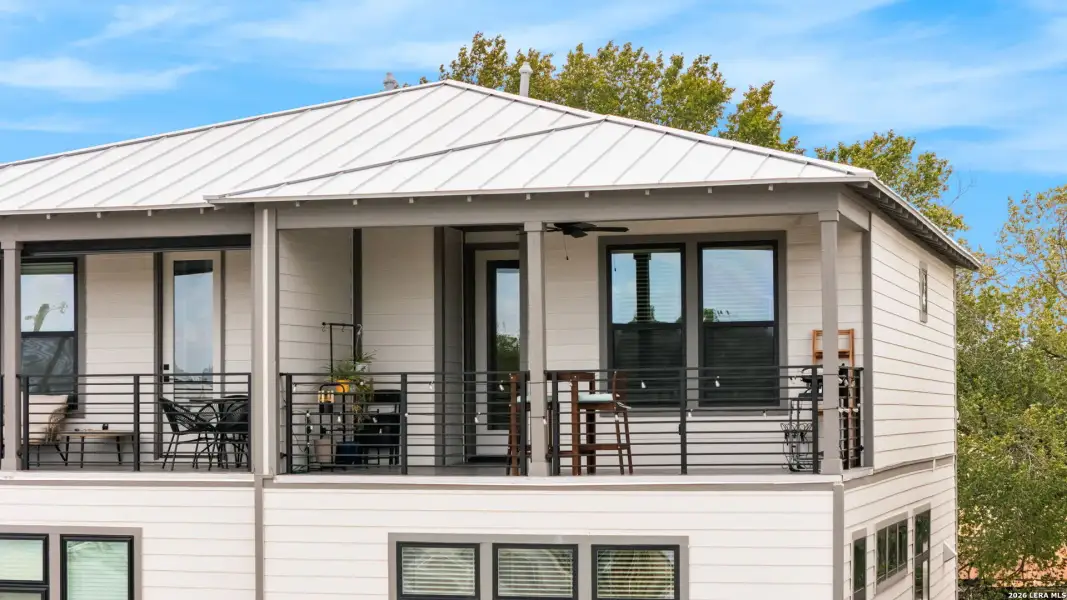 Exterior details and patio area of a home in Playmoor, San Antonio (Image 29).