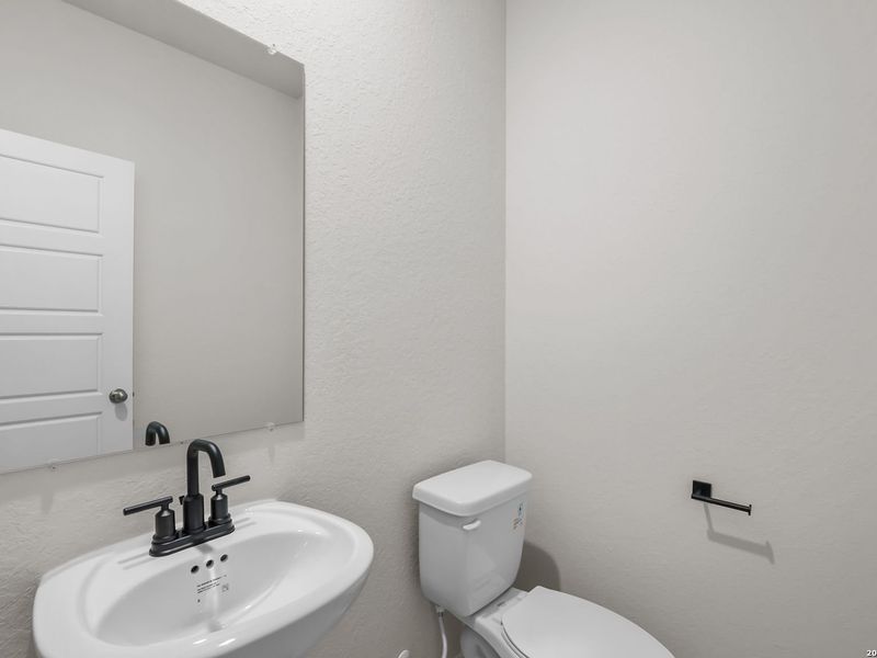 Image 40 of a home in Royal Crest. Image 40 of a home in Royal Crest.