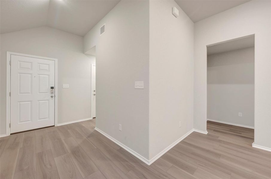 Spacious, unfurnished interior of a new home in Heritage, Dripping Springs (Image 20).