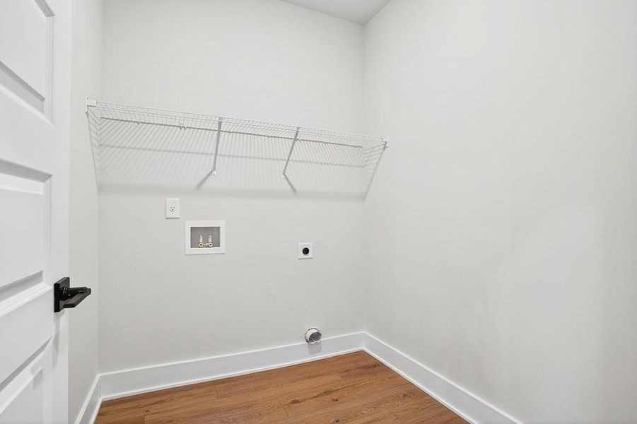 Spacious, unfurnished interior of a new home in The Fairways at Mirror Lake, Villa Rica (Image 32).