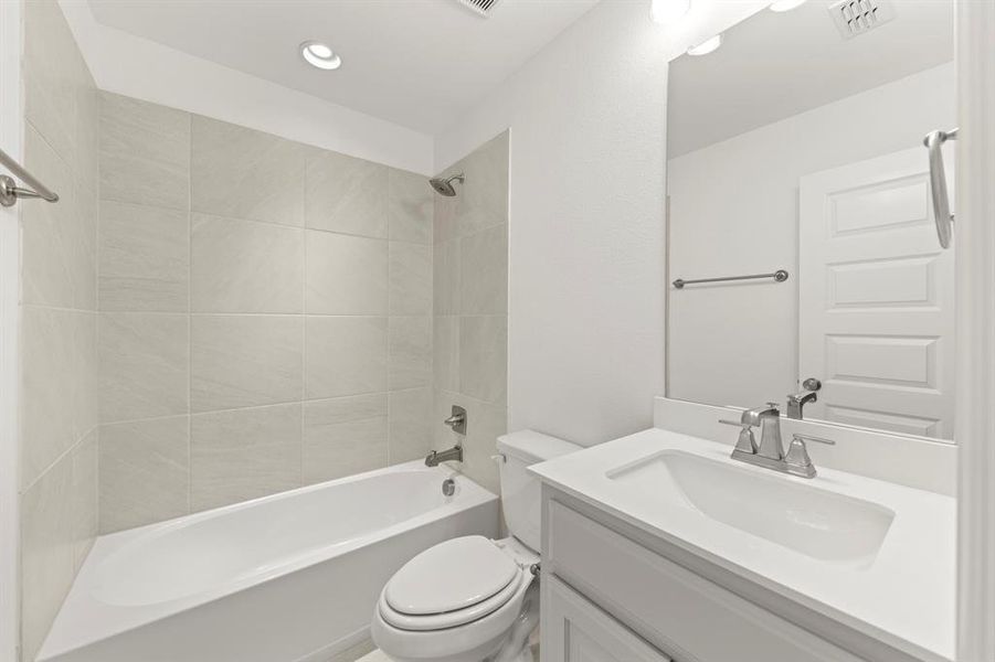 24. 2320 Errol - 4TH Bath 24. 2320 Errol - 4TH Bath