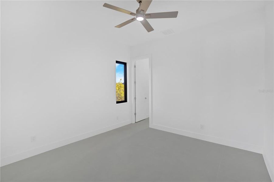 Spacious, unfurnished interior of a new home in , Port Charlotte (Image 46).