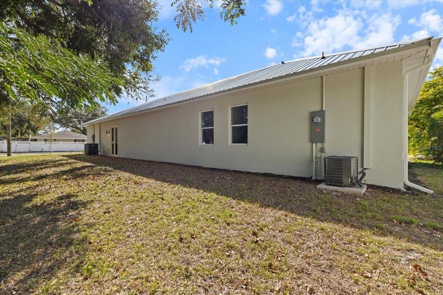 Exterior details and patio area of a home in , Sarasota (Image 4).