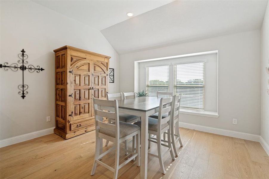 Furnished interior view inside a new home in , Waxahachie (Image 14).