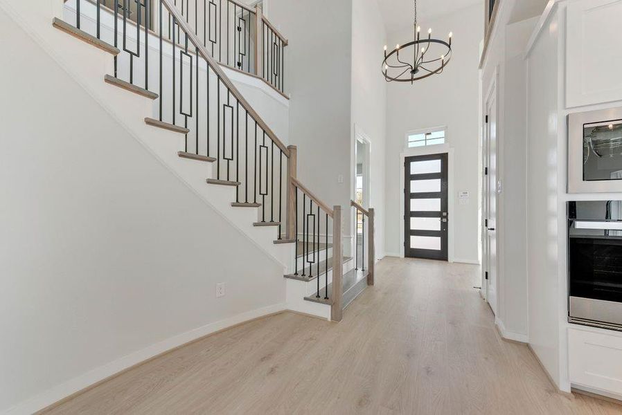 Spacious, unfurnished interior of a new home in Trails at Cottonwood Creek, Rowlett (Image 16).