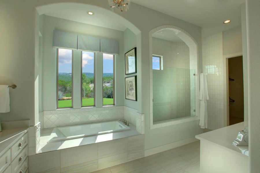 The Colinas II Primary Bath