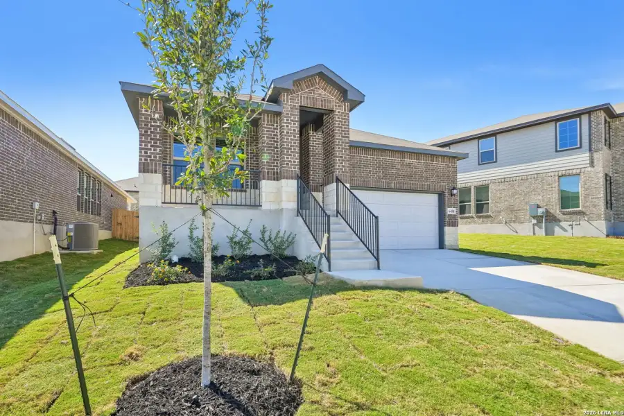Exterior details and patio area of a home in Comanche Ridge, San Antonio (Image 3).