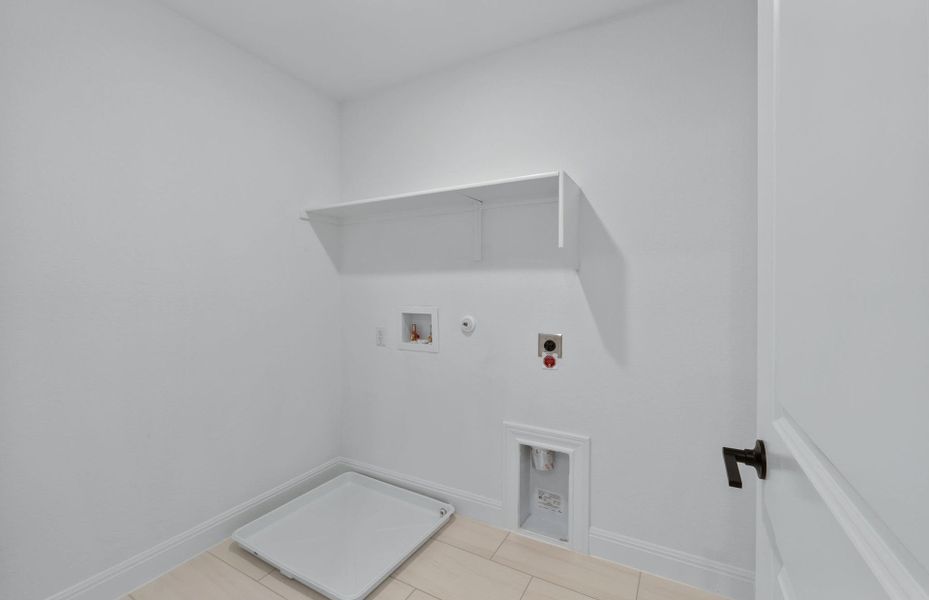 Spacious, unfurnished interior of a new home in Horizon Lake, Leander (Image 38).