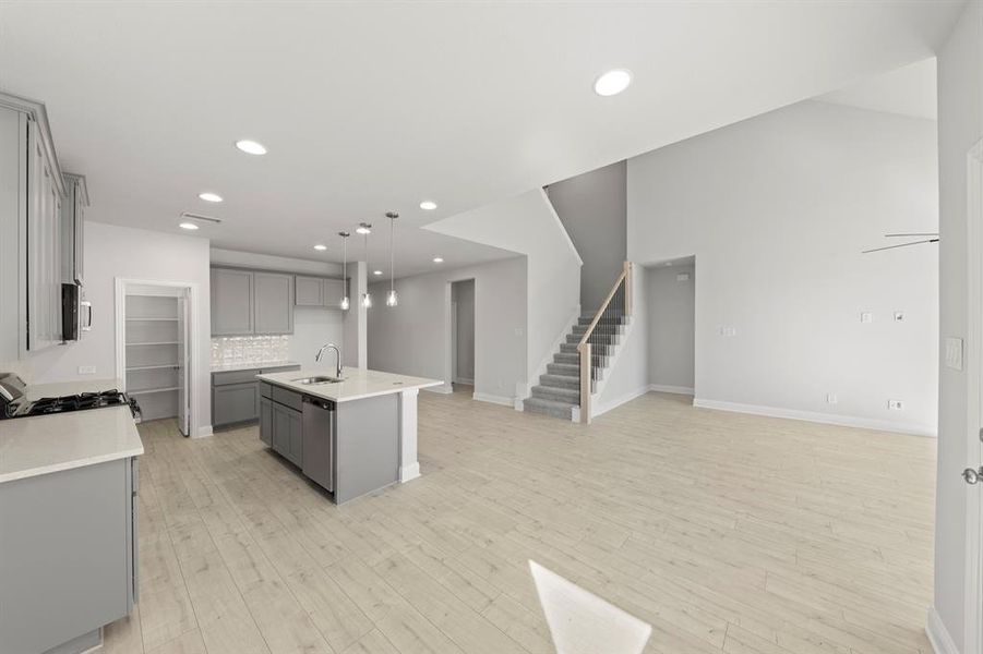 09. 2902 Hanscom - Dining (2)