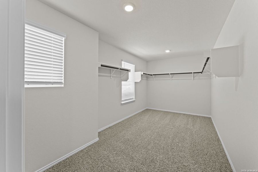 Spacious, unfurnished interior of a new home in Laurel Vistas, San Antonio (Image 20).