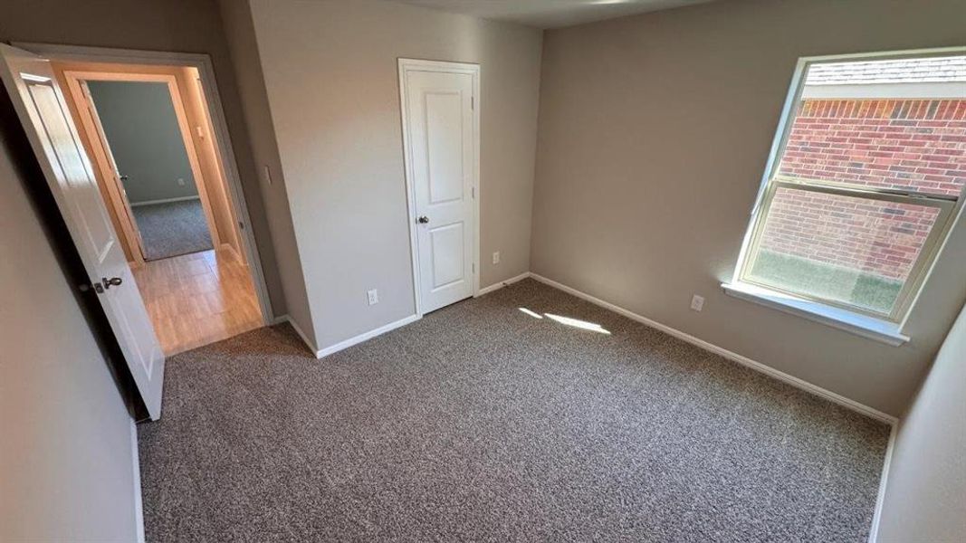 Spacious, unfurnished interior of a new home in Meadowbrook Estates, Cleburne (Image 12).